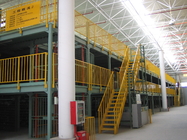 Rack di mezzanine a più livelli giallo per un utilizzo efficiente dello spazio